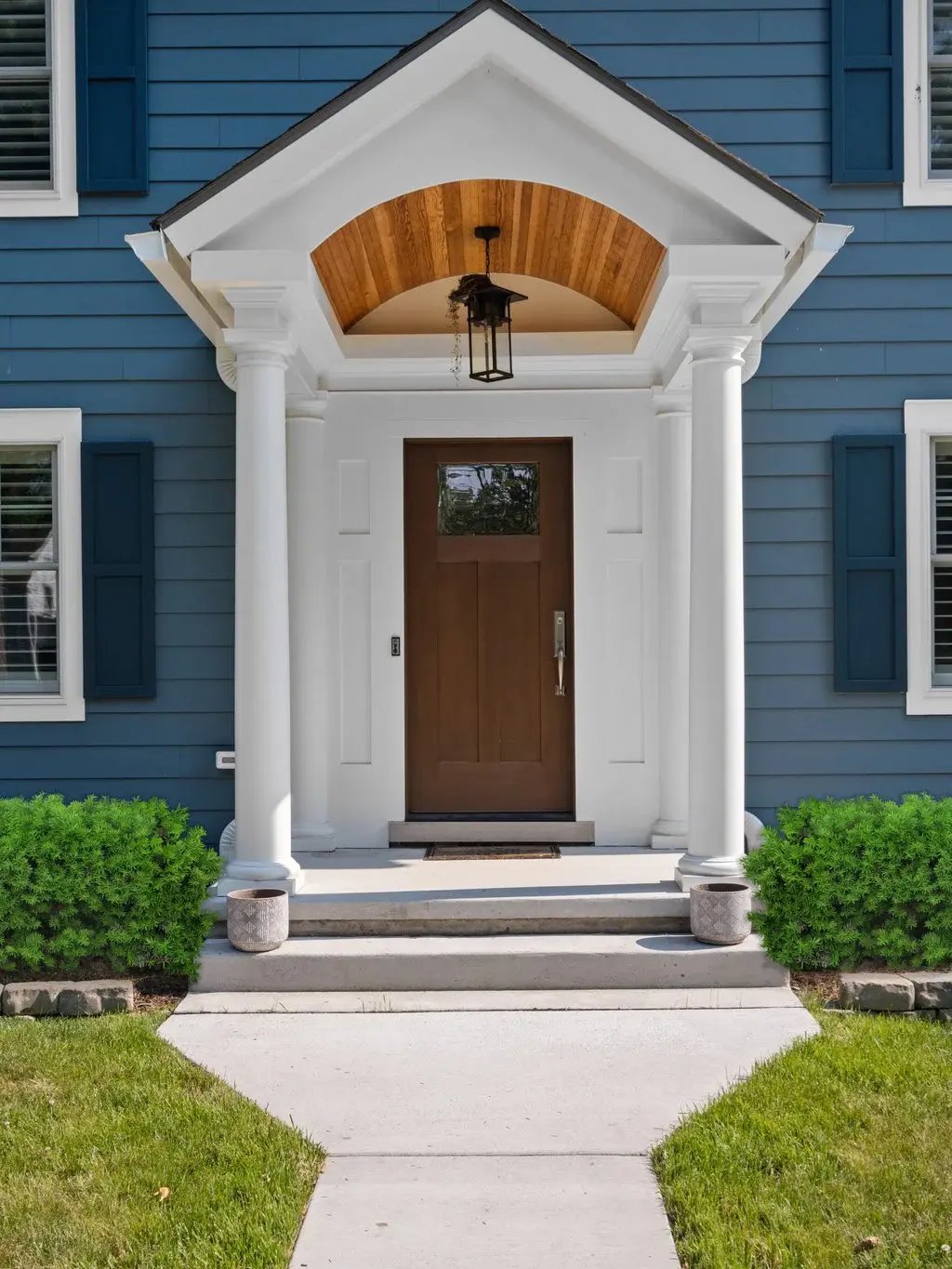 25-MEADOWLARK_PORTICO_EXTERIOR_UPDATES_21203_IMG_07798
