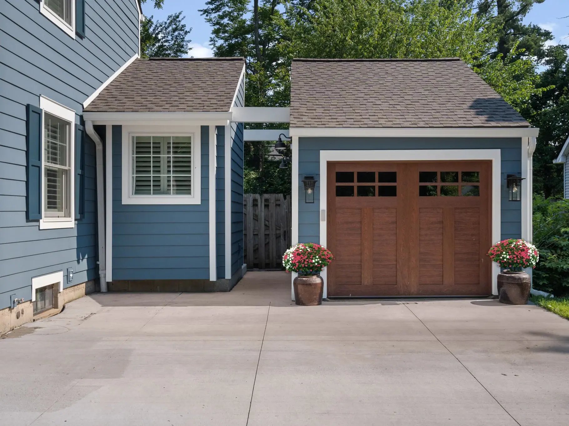 33-MEADOWLARK_EXTERIOR_GARAGE_DOOR_21203_IMG_07799 (2)