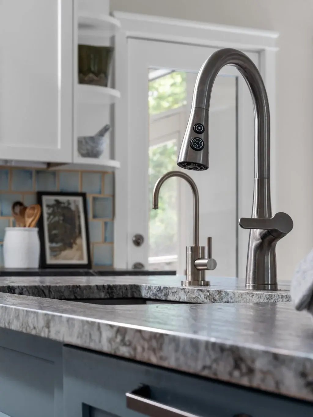 9-MEADOWLARK_KITCHEN_REMODEL_ISLAND_SINK_21203_IMG_07711