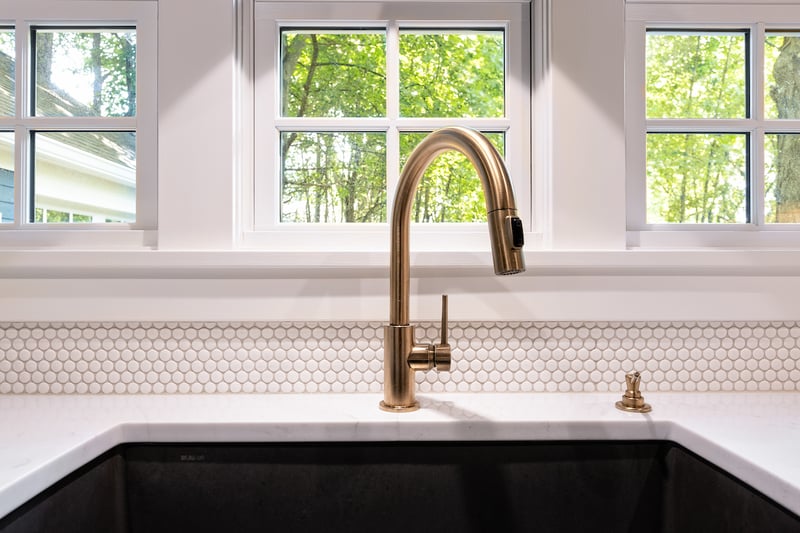 ADAM18009-KITCHEN-FAUCET-DETAIL