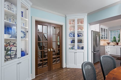 clear glass cabinet 