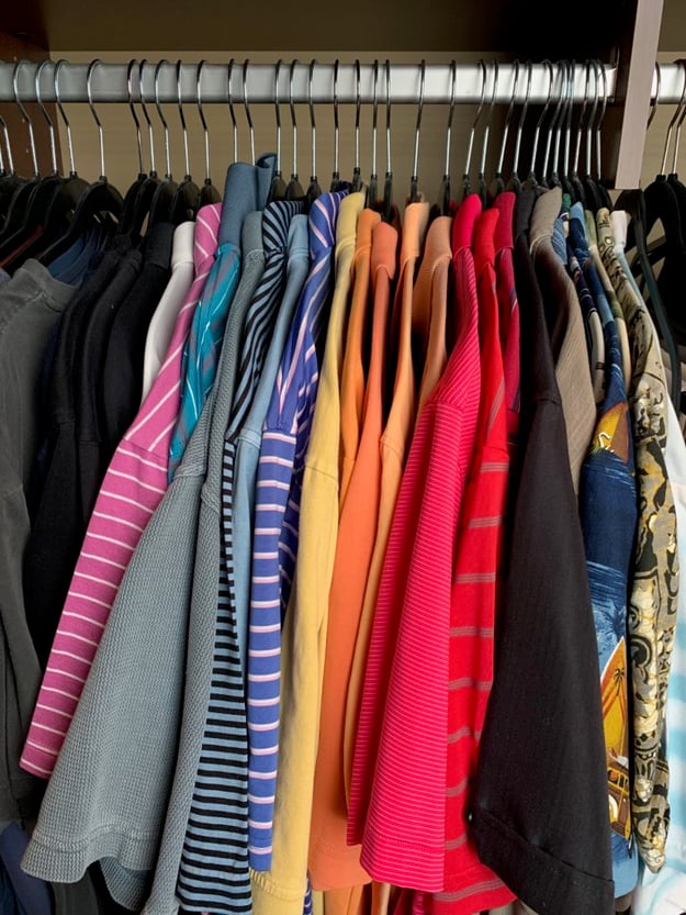 Clothes sorted by using rainbow color spectrum