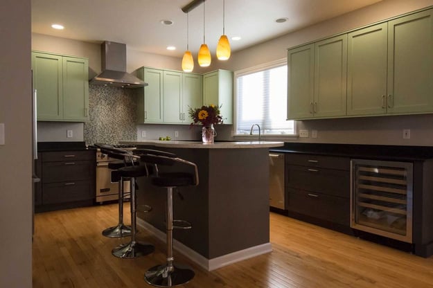 light colored upper cabinets