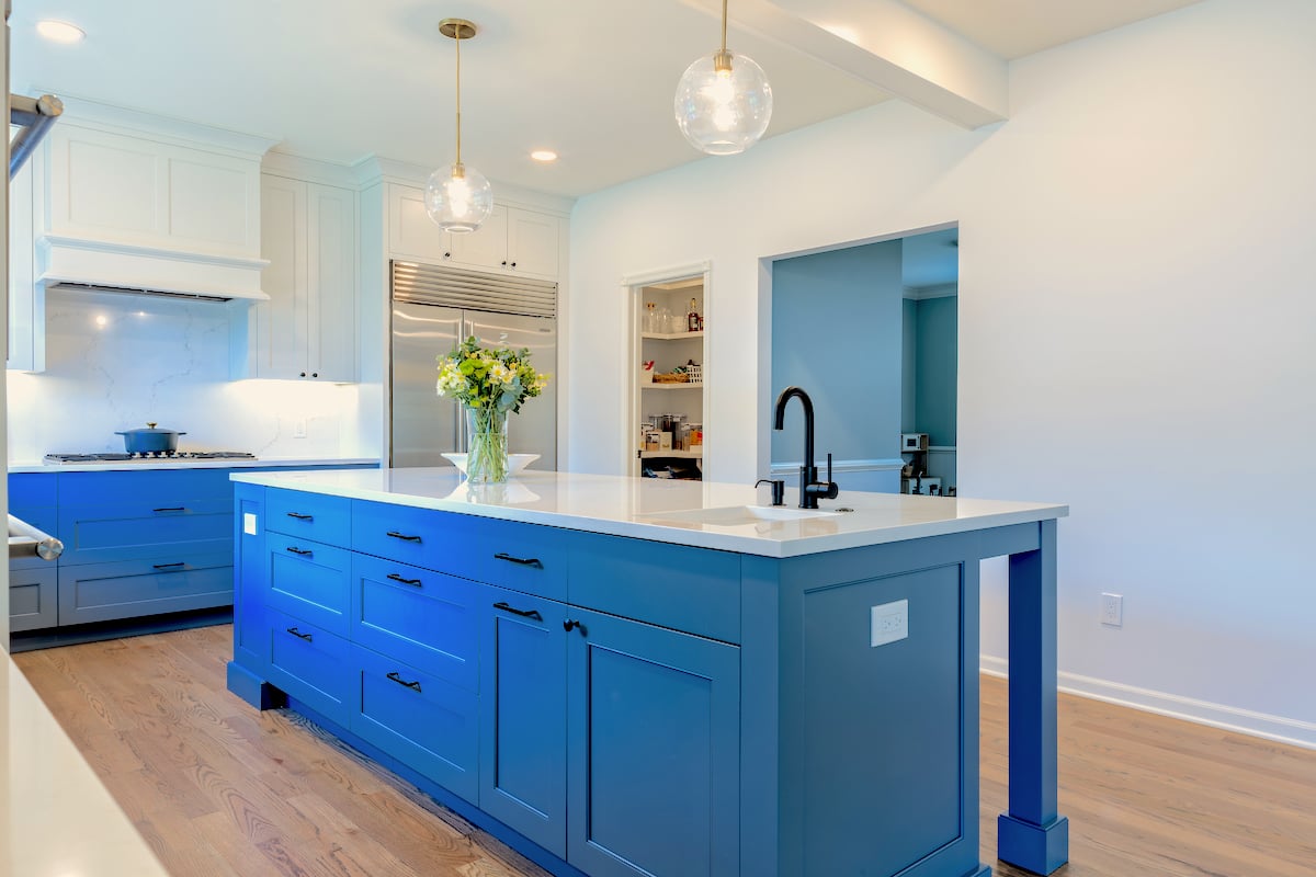 ZATK19044-KITCHEN-ISLAND-ANGLE-COLOR-CORRECTED