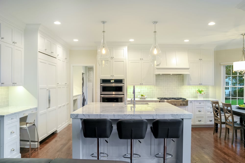 ZEHN16070 KITCHEN FROM FAMILY ROOM