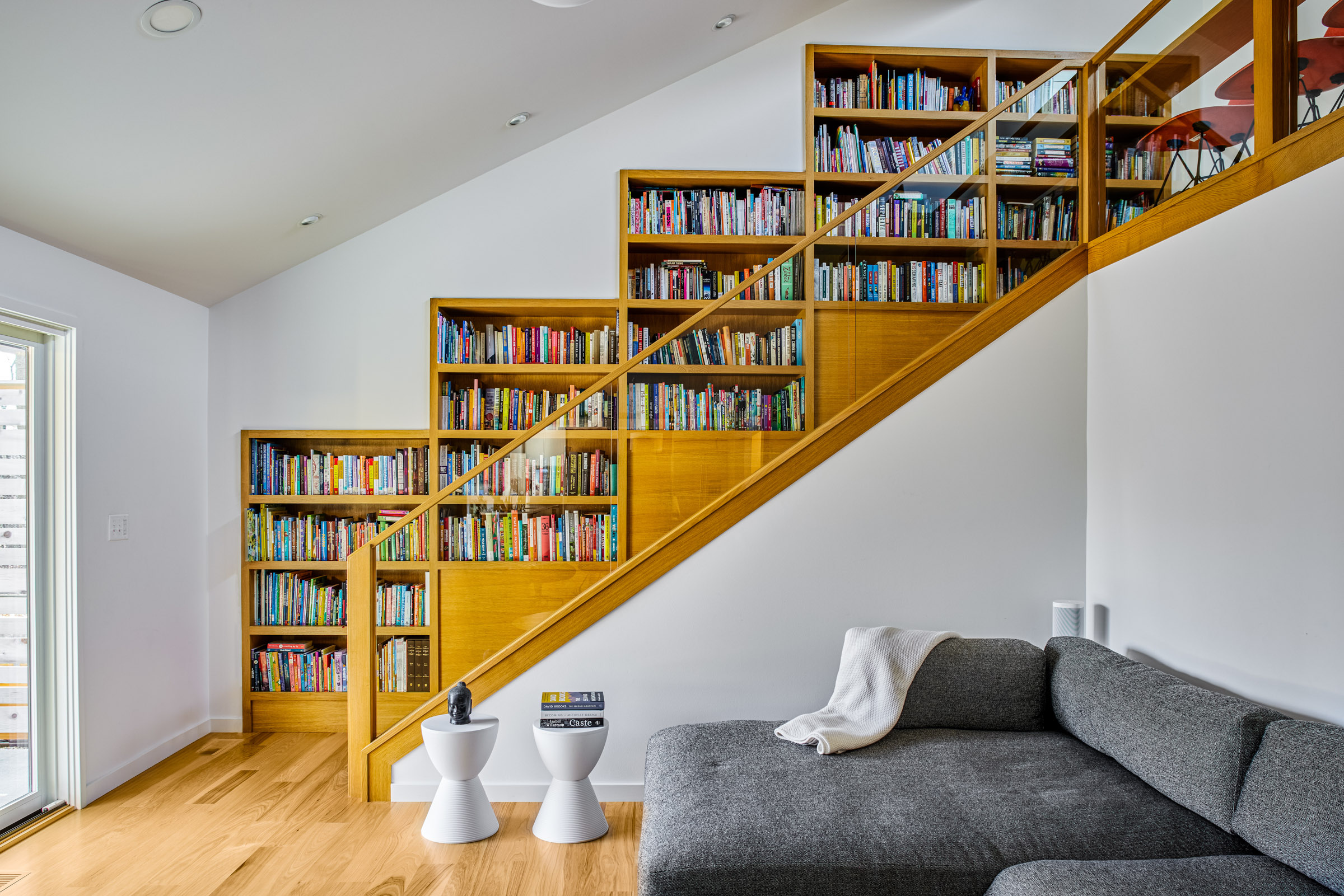 Meadowlark_SONG17031_FAMILY_BOOKCASE_STAIRS_20211214_027_WS