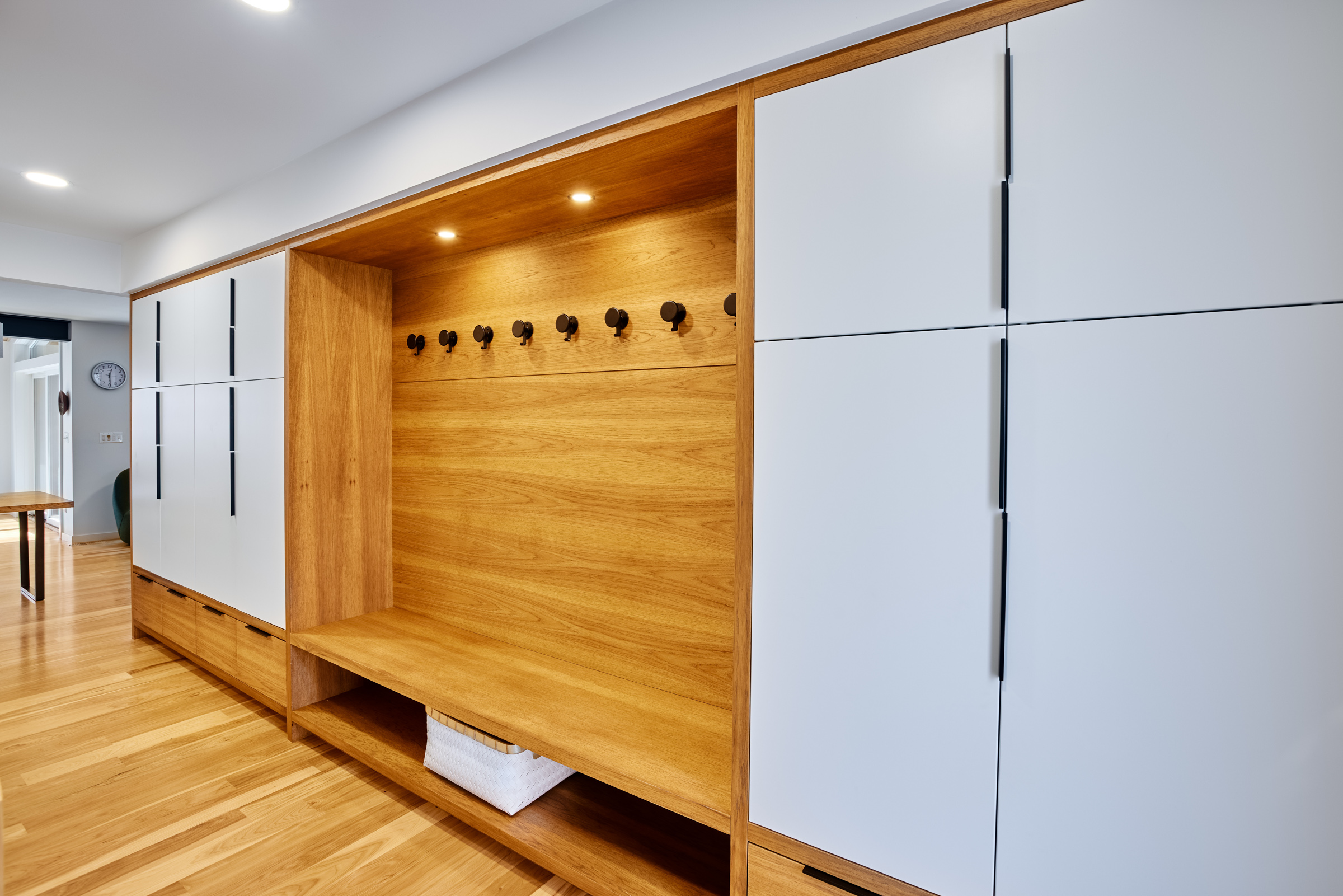 Meadowlark_SONG17031_HALLWAY_MUDROOM_20211214_037_WS