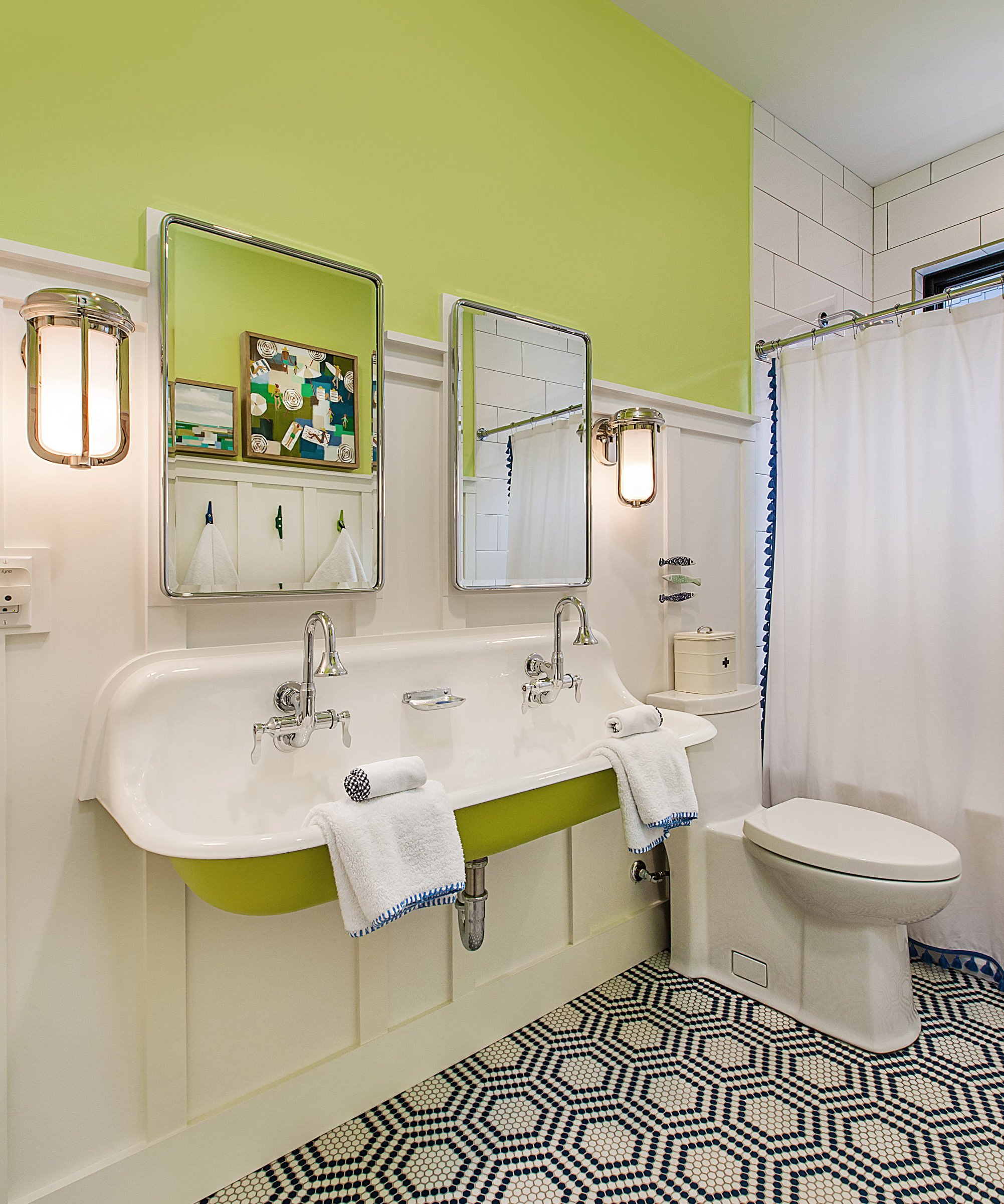 Meadowlark_OBER18052_IMG_3101_KIDS_BATHROOM_CROP_Final Crop_WS