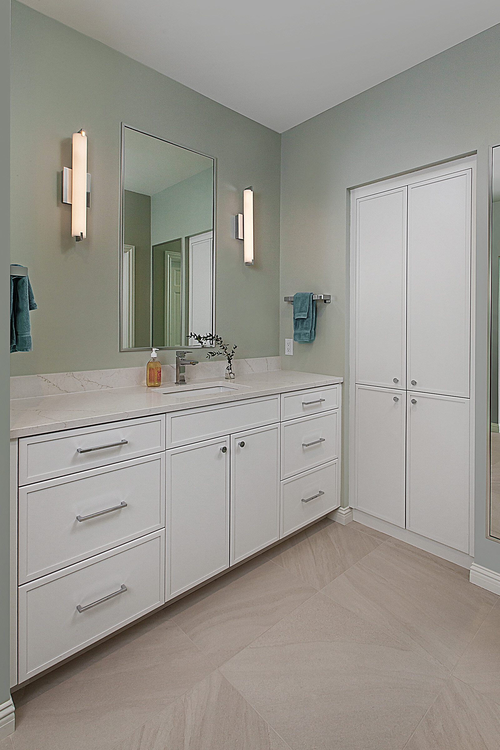 MEADOWLARK_REMODEL_PRIMARY_BATHROOM_VANITY_STORAGE_22057_IMG_1330_Crop_WS-1