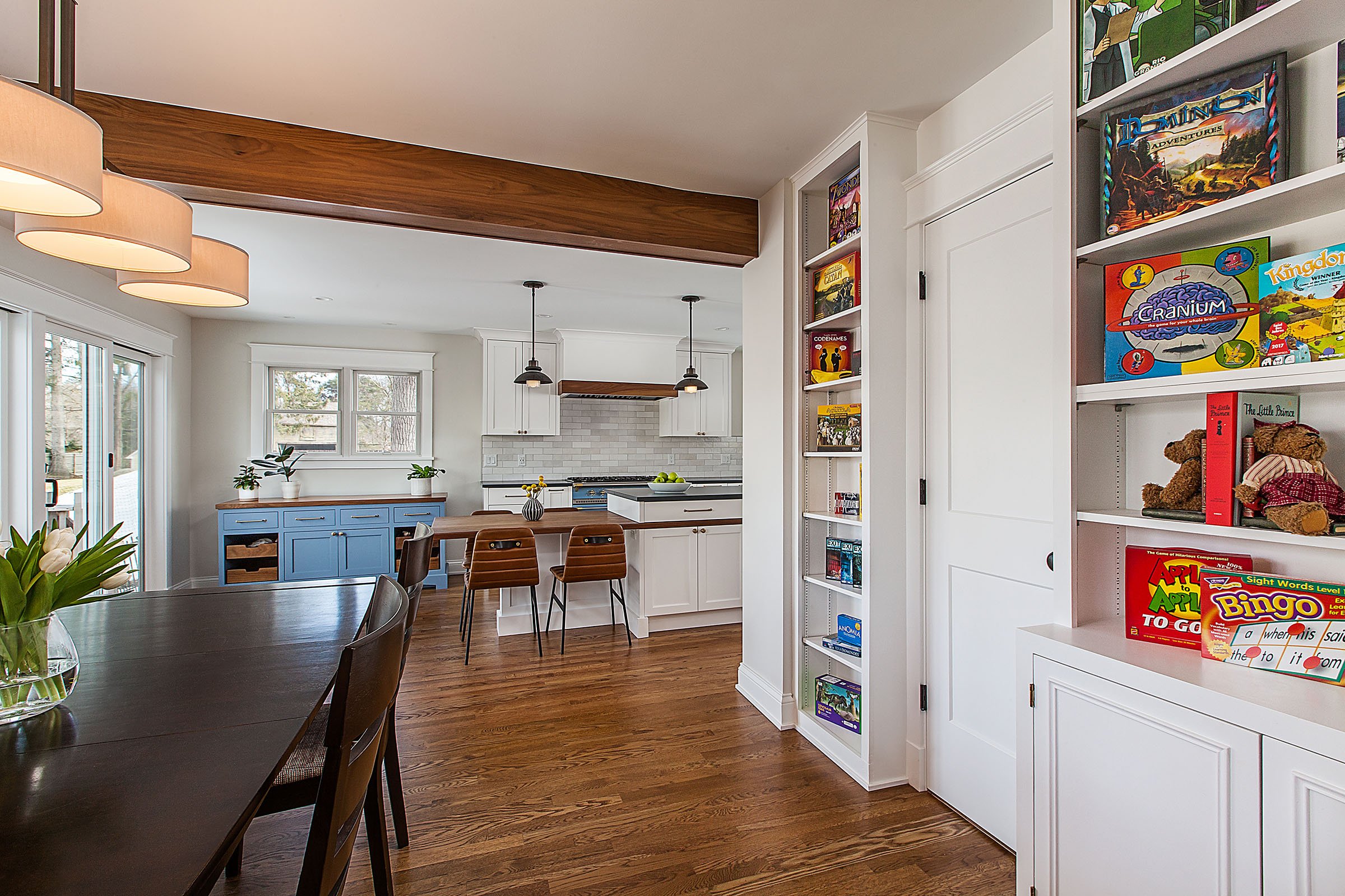 Meadowlark_20071_DINING_INTO_KITCHEN_WOOD_BEAM_IMG_4414_WS